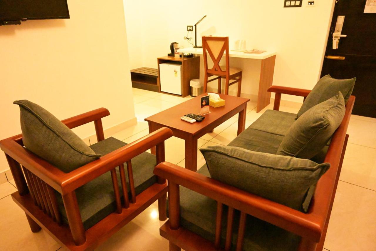 Hotel Thamburu International Thiruvananthapuram Eksteriør bilde