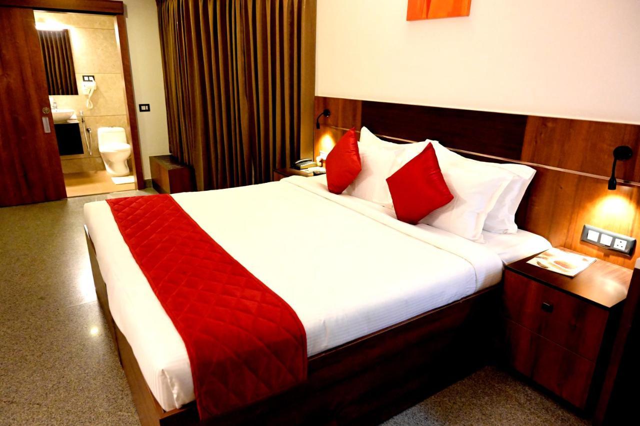 Hotel Thamburu International Thiruvananthapuram Eksteriør bilde
