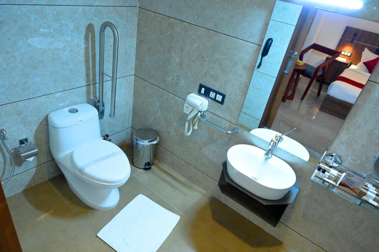 Hotel Thamburu International Thiruvananthapuram Eksteriør bilde